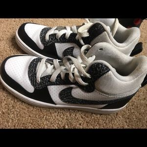 Black & white Nike’s